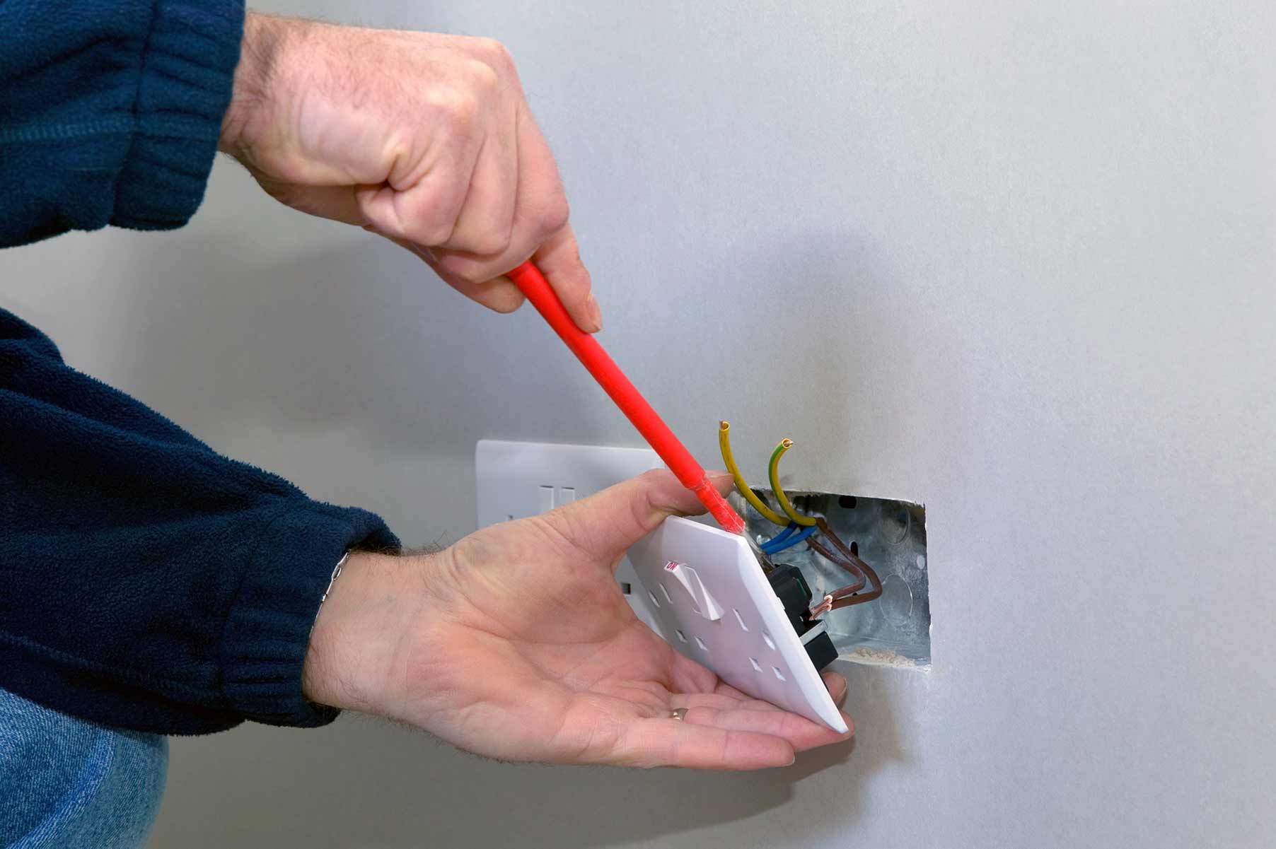 Our electricians can install plug sockets for domestic and commercial proeprties in Tolworth and the local area. 